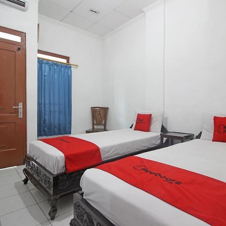 Reddoorz Plus @ Taman Siswa 3 Yogyakarta Kültér fotó