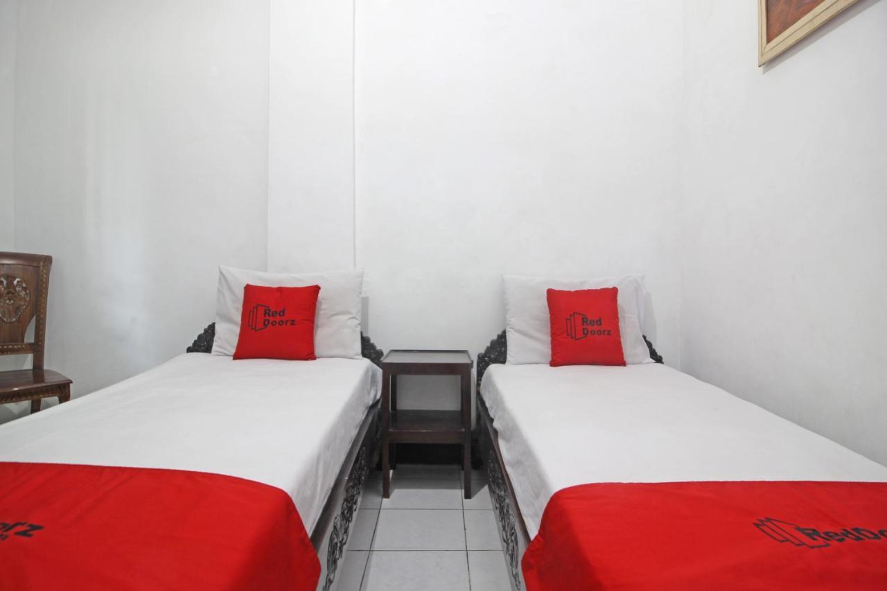 Reddoorz Plus @ Taman Siswa 3 Yogyakarta Kültér fotó
